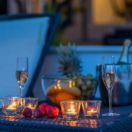 House Oliva With Private Pool And Large Garden Casa de Férias *