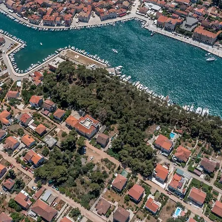 House Oliva With Private Pool And Large Garden Casa de Férias Stari Grad (Hvar)